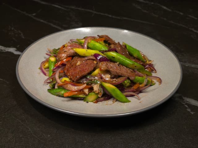 Sautéed Tender Beef with Asparagus