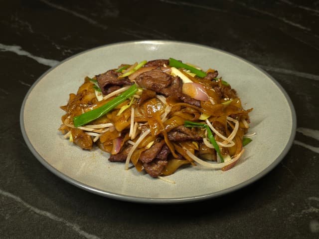 Fried Rice Noodles with Beef