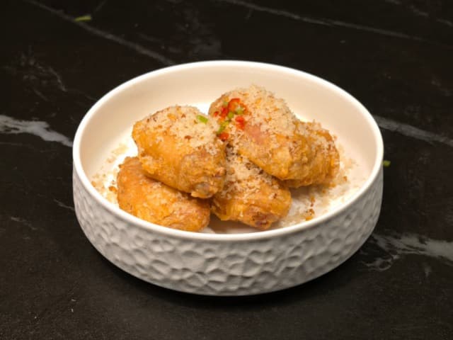 Deep Fried Garlic Chicken Wings