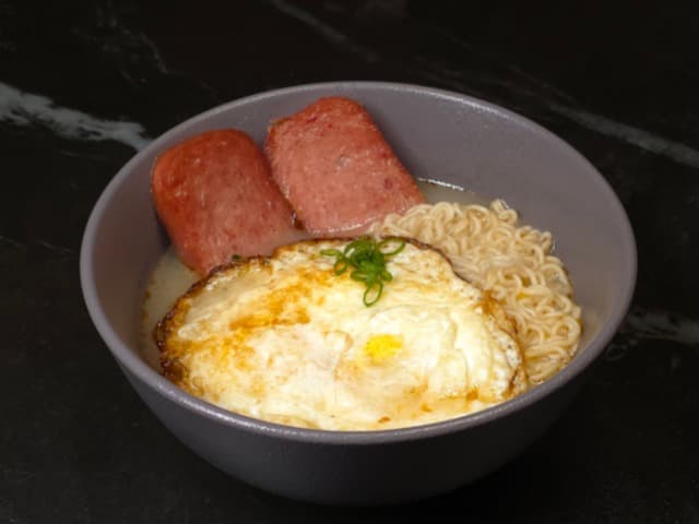 Instant Noodle with Egg and Spam