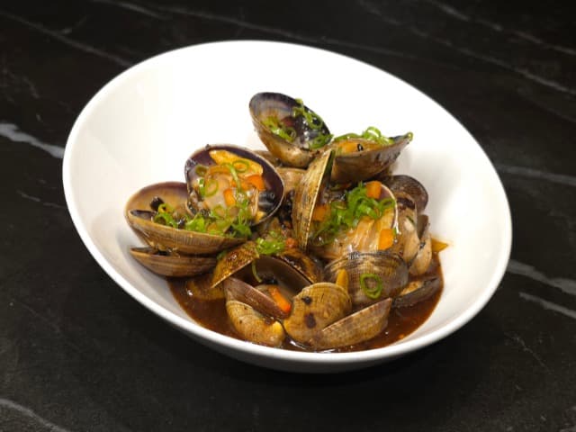 Stir-Fried Clams with Soy Sauce